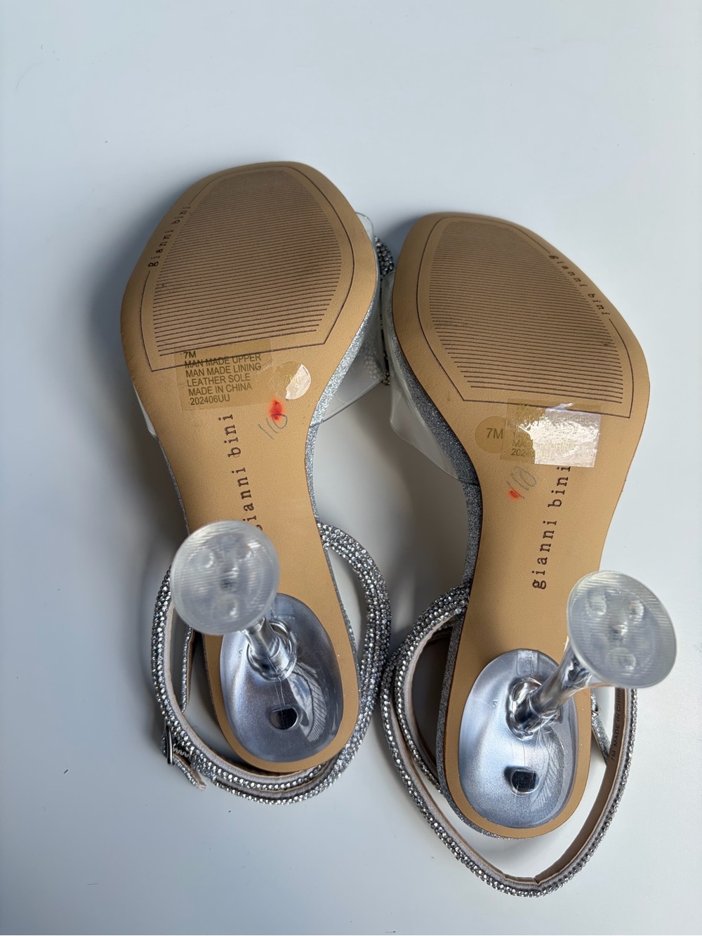 🆕🪩 Gianni Bini Rhinestone Bow Clear Heel Sandals Silver Glitter Size 7 Party - Picture 12 of 17